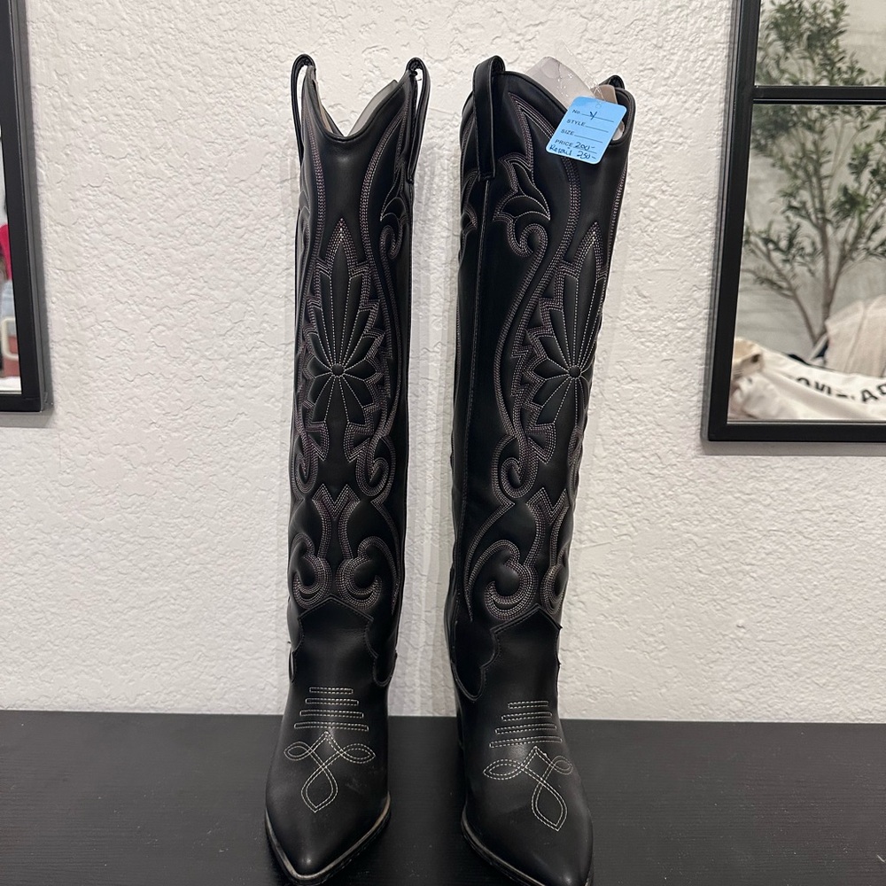 Never before worn Steve Madden Black Heeled Boots